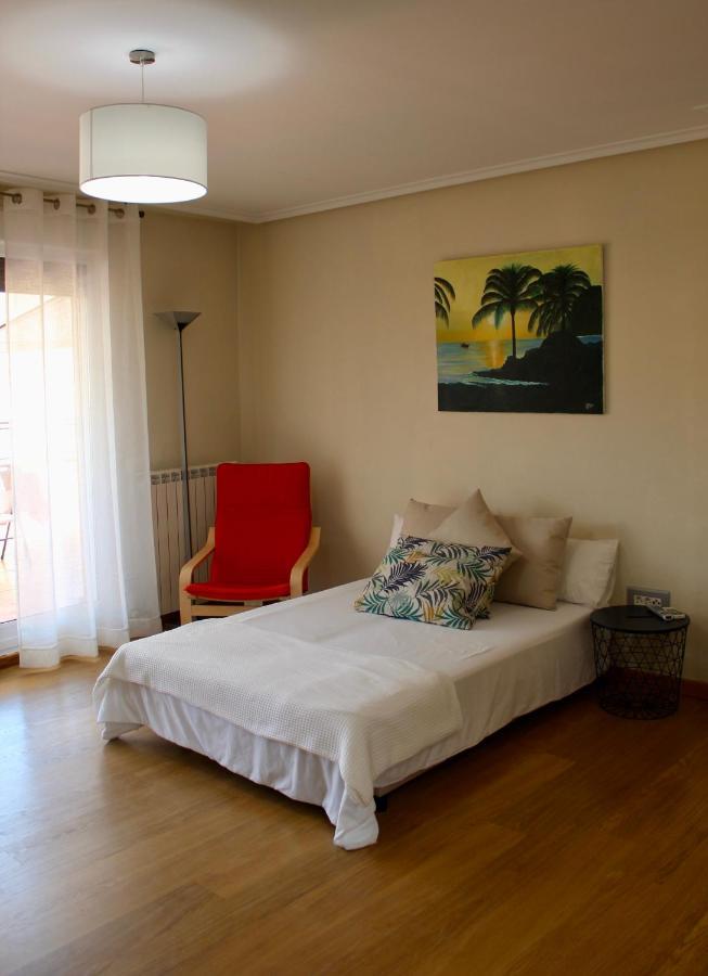 Atico En El Centro Con Amplia Terraza Apartment Entrena Bagian luar foto